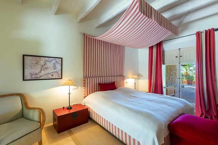 Schlafzimmer mit Baldachin Luxusfinca Mallorca PM 650